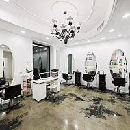 Maison Blanc Luxury Salon