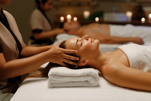Lali, Massage