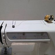 Винтажная швейная машинка Kenmore в отличном состоянии.