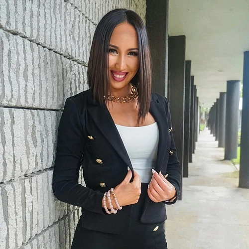 Aislu Perez, Real Estate