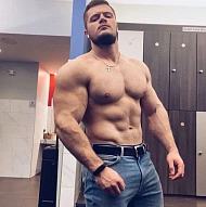 Артур, Фитнес-тренер