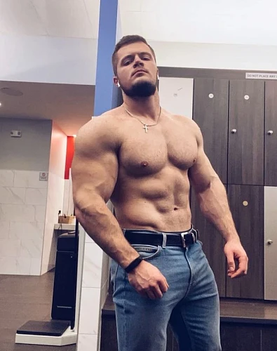 Артур, Фитнес-тренер