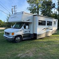 Автодом Winnebago Outlook 2008 года выпуска, ширина 31 фут, выдвижная секция.