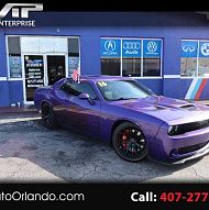 Dodge Challenger 2dr CPE SRT Hellcat 2016 года выпуска.