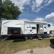 2013 AVENGER bunkhouse
