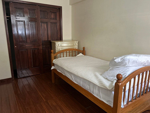 2135 Homecrest Ave — большая комната после ремонта 