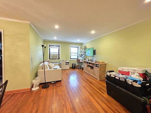 118-60 Metropolitan Ave, APT 4B, Kew Gardens, NY 11415