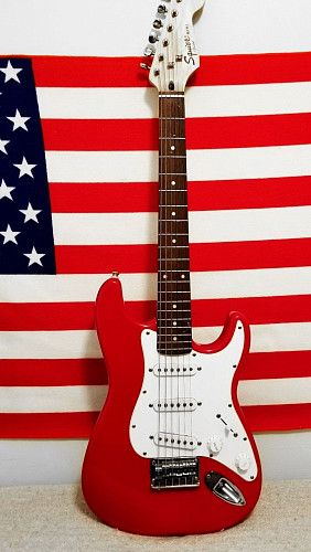 СРОЧНО Продам  Squier Mini Fender Strat Electric Guitar indonesia номерная.