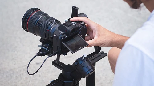 Cameron, Photo and video shooting