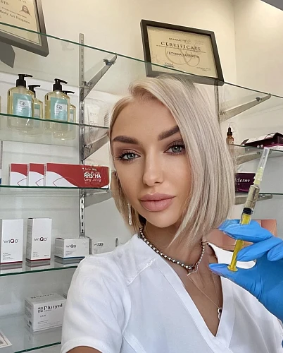 Салон красоты на Мелроуз предлагает услуги маникюра, педикюра, spray tan, косметологи...
