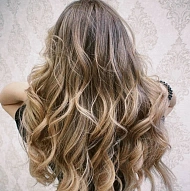 Naira, Hairstylist