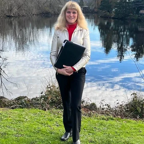 Yelena Stone, Real Estate Broker