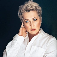 Angela Praslova, Hairstylyst