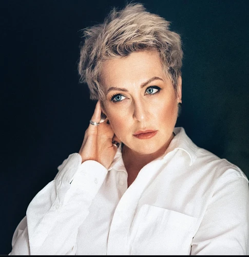 Angela Praslova, Hairstylyst