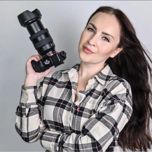 Яна, Фотограф
