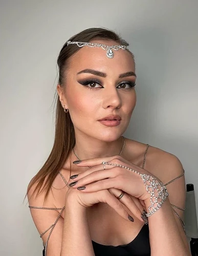 Alina, Makeup Artist