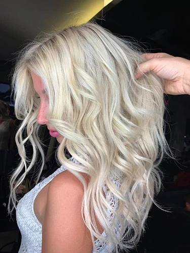 Anna, Hair Stylist