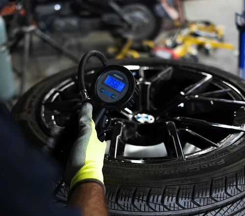 LA Customs Tire Shop