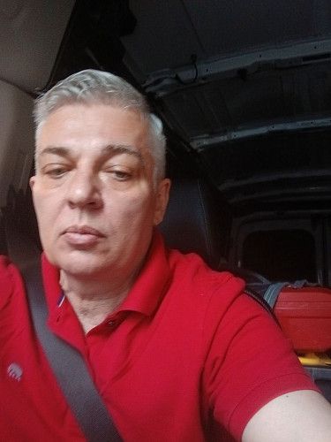 Одинокий мужчина 56 лет без вредных привычек обеспеченный познакомитться с женщиной до 50 лет для серьёзных оошений. 