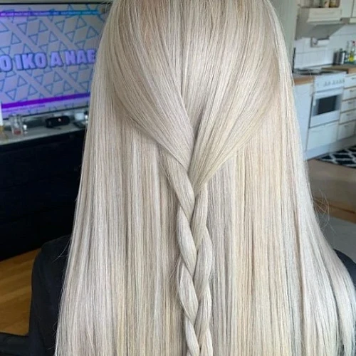 Yulia, Hairstylist