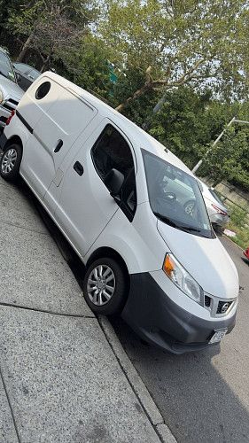 Nissan nv200