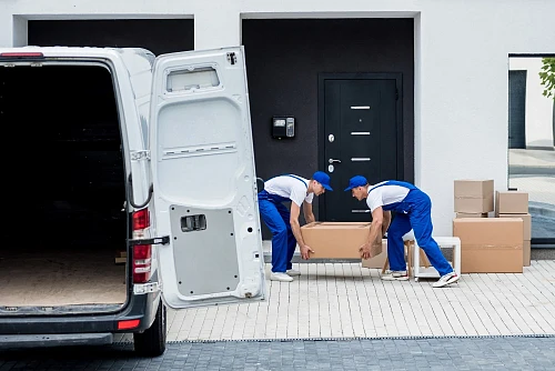 Nino, Moving