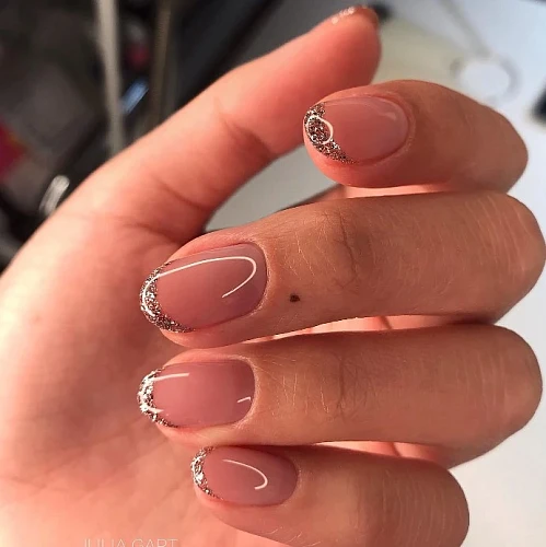 Julia, Nail-Artist