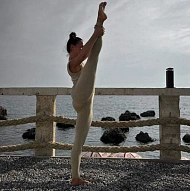 Tetyana, Stretching Online