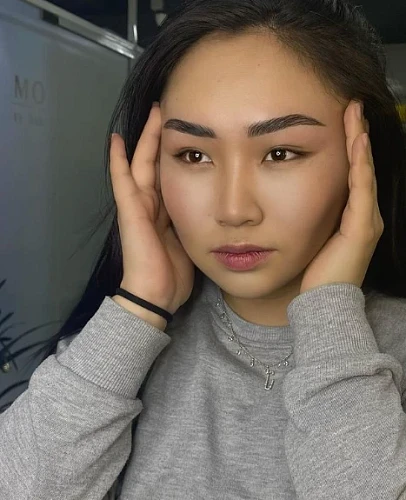 Nuriia, Brows Master